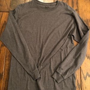Men’s gray long sleeve shirt